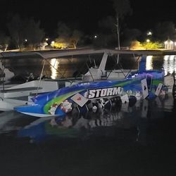 1988 32' Wildcat Partycat Deckboat