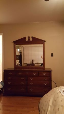 BROYHILL QUALITY BEDROOM FURNITURE