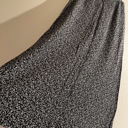 100% Rayon Size 6 Skirt 