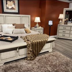 Markdown - Queen bed frame with footboard bench, dresser and mirror