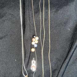 Necklace With Pearls 