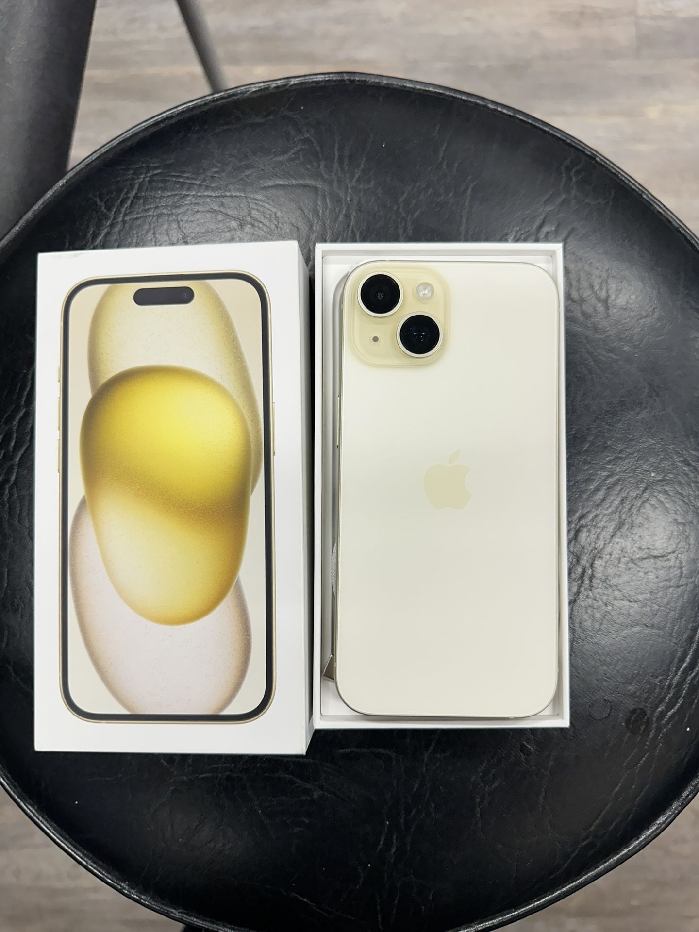 Iphone 15 yellow