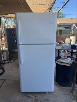 FRIGIDAIRE REFRIGERATOR