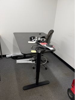 Adjustable desk