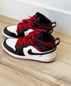 Nike Air Jordan 1 Mid Sneaker Boy Shoe Size 1.5Y