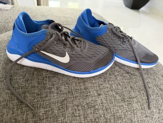 Boys Nike Sneakers Size 6 Y Nuevos