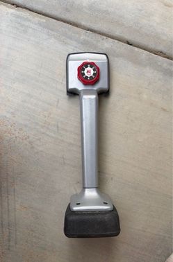 Knee kicker for carpet
