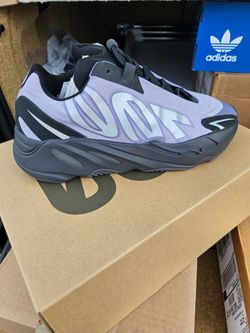 Yeezy 700 MNVN