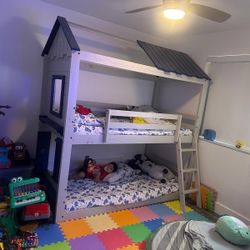 Twin over Twin Bunk Bed 