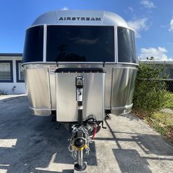 Airstream Caravel 22FB 