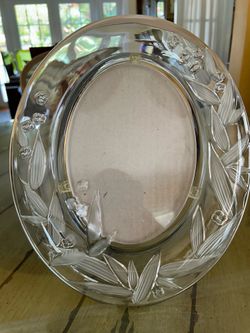 Clear, glass, oval, hummingbird pattern, picture frame Clear, glass, oval, hummingbird pattern, picture frame