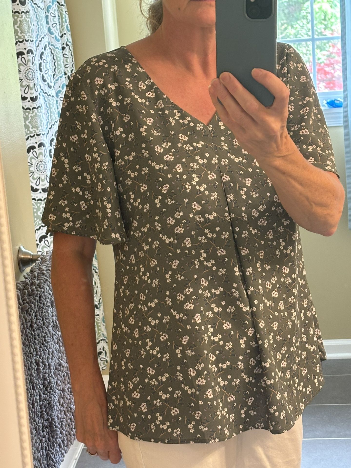 New - Women’s Size Large Summer Dressy Shirt