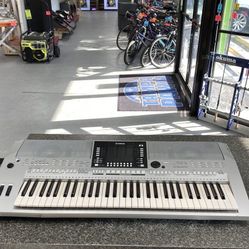Yamaha PSR-S910 61-Key Arranger Workstation Keyboard Features 16 Track Sequencer, Audio Recording, Ethernet & USB Connectivity with Pow TPW012512