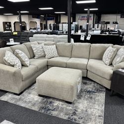 3-PC Fabric Sectional. 🚚WE DELIVER🚚