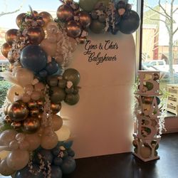 Balloon Arch With Florals 