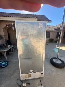 Frigidaire white Refrigerator