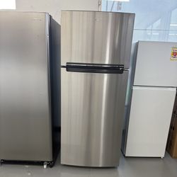 Whirlpool 28” 18 cu. ft. Top Freezer Refrigerator in Fingerprint Resistant Metallic Steel 
