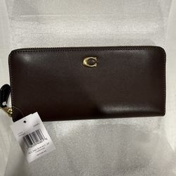 Essential Slim Accordion Zip Wallet