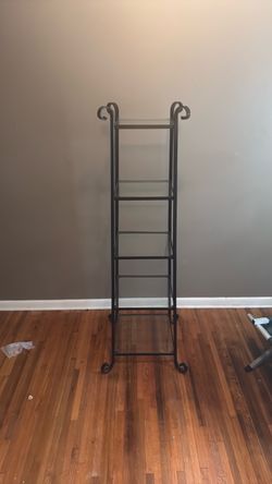 Glass shelf thing