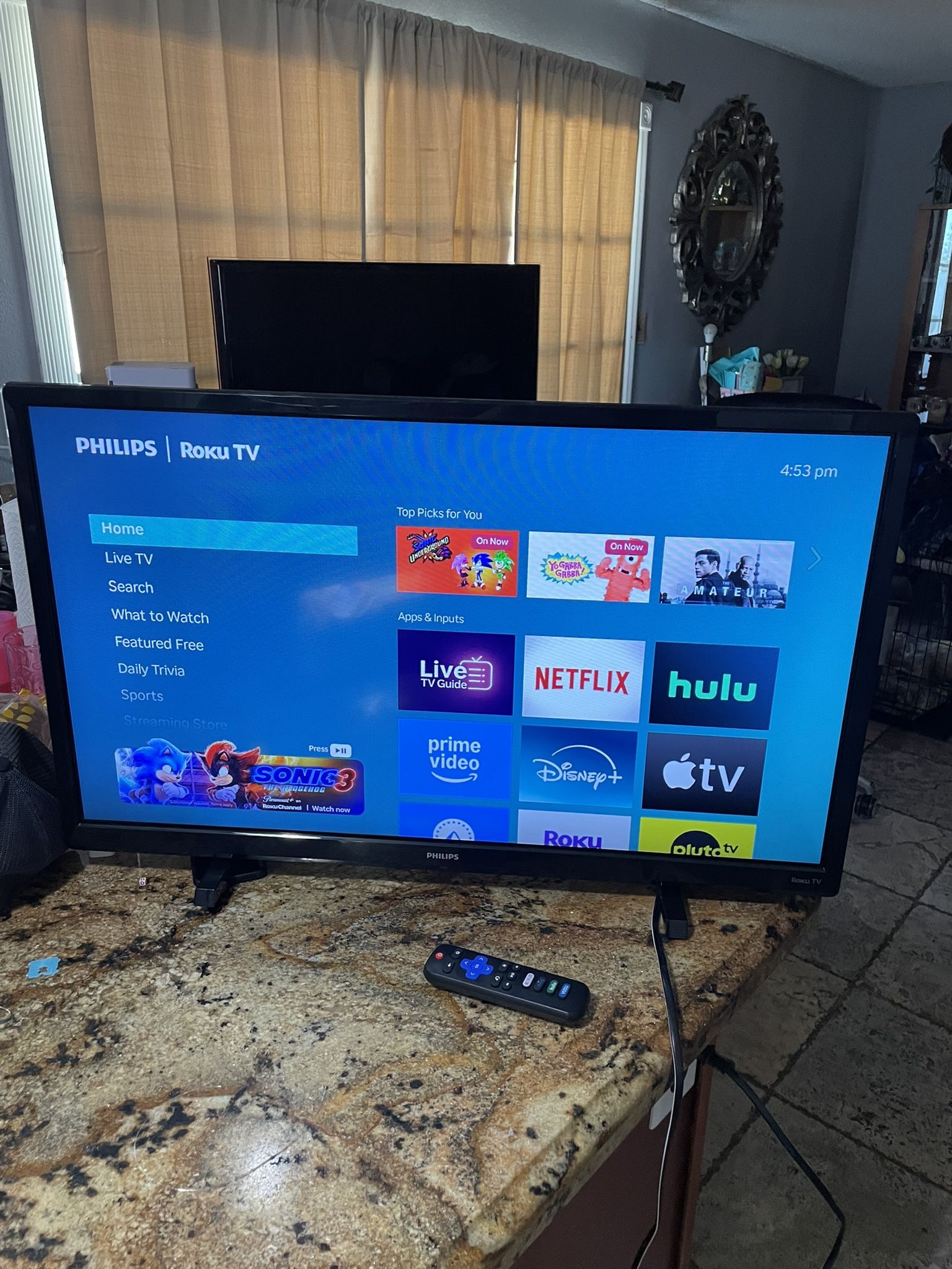 Philips 32" Class HD (720P) Smart Roku Borderless LED TV