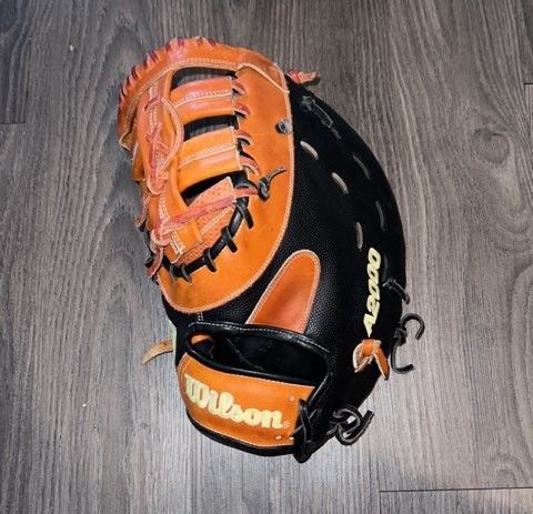 WILSON A200 LEFTY FIRST BASE GLOVE  O.B.O