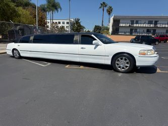 2005 Lincoln Town Car