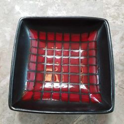 Like new red squares modern dish set of 8 big plates, 5 mugs, 7 bowls, 7 plates.