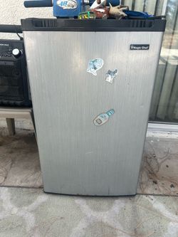 Magic Chef Mini Fridge – Works Great