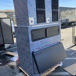 Hoshizaki Ice maker air cooled 1000 lbs per 24/hrs 1150lbs storage NEW