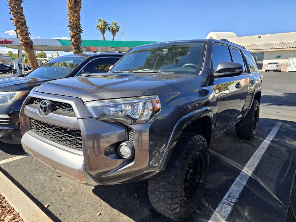 2018 Toyota 4RunnerTRD Off-Road Premium SUV