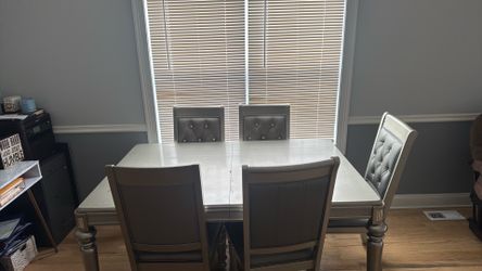 Dining room table with 5 chairs
