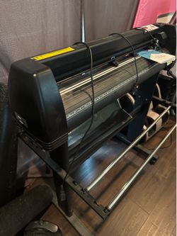 Professional Vinyl Cutting Plotter 34” w/ Stand – Excellent Condition. Used twice