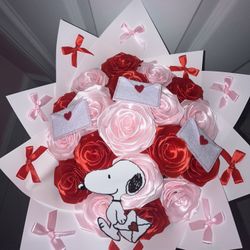 Snoopy Love Bouquet (19 roses)