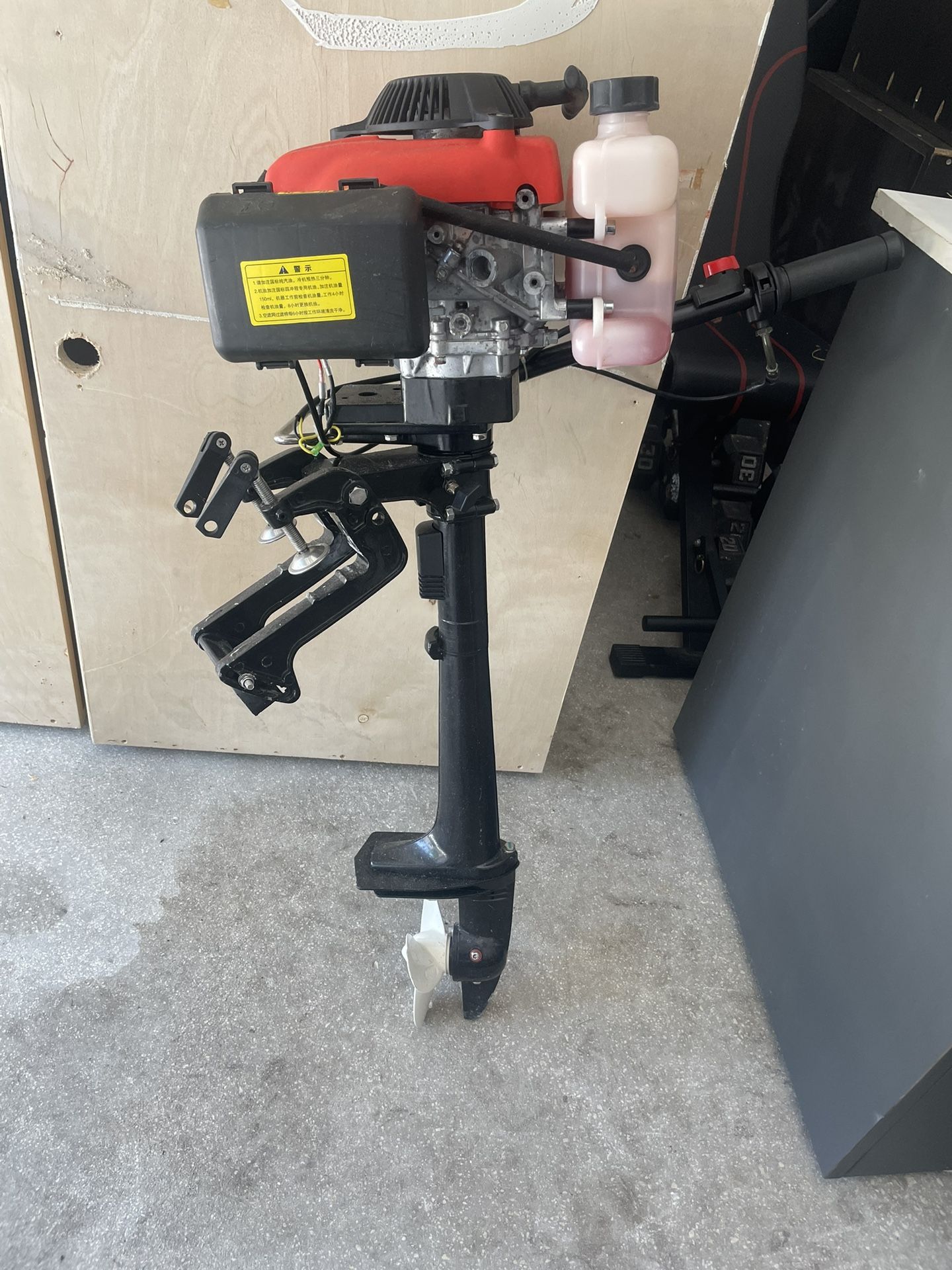 2-Stroke Gas Outboard Motor
