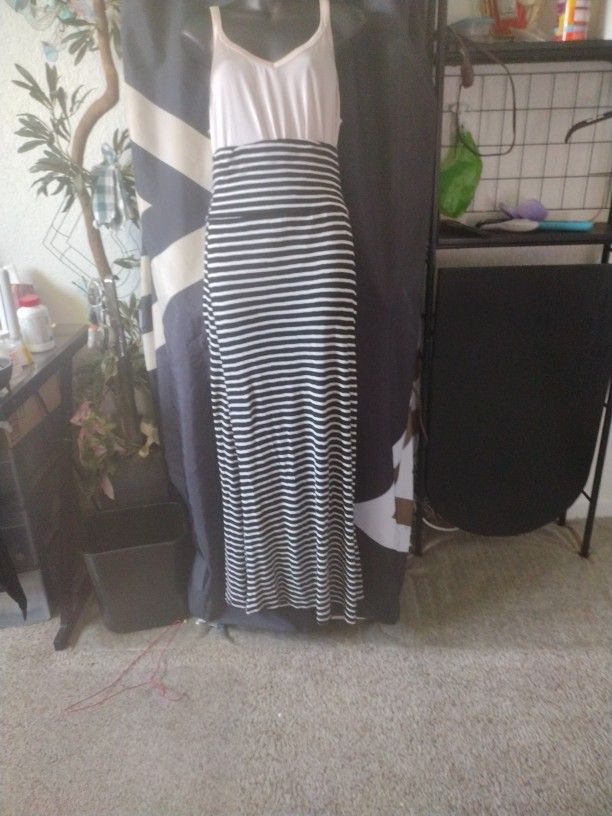 Women Skirt Black And White Stripes Size Medium