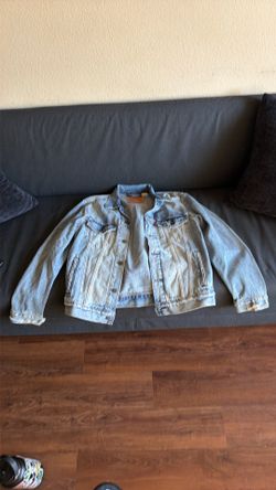 Levi’s denim jacket size adult Medium