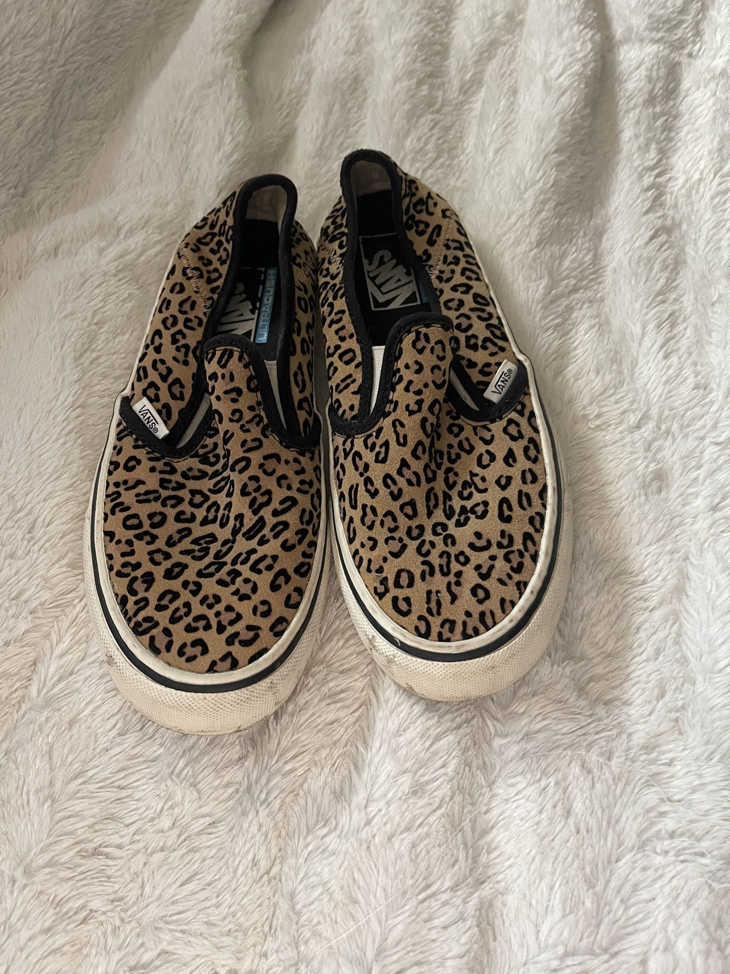 Ladies Size 7 Vans Tennis Shoe