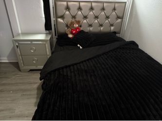 Queen size bed room set just 4 months old