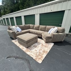 FREE DELIVERY!! - Ashley Furniture 4 Piece W/ Storage Ottoman - EXCELLENT CONDITION!!