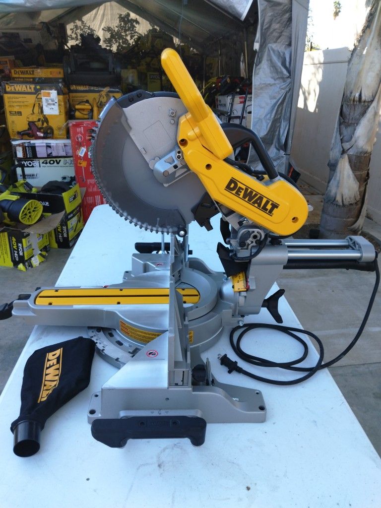 DeWalt 12" Sliding Miter Saw 