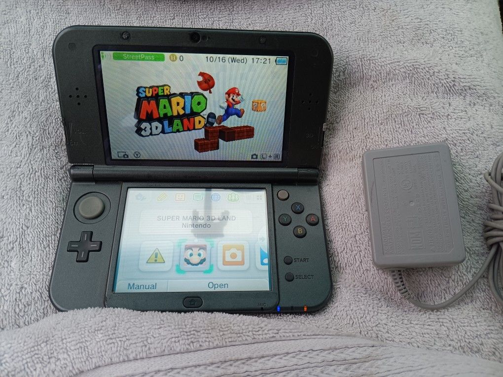 Nintendo 3DS XL W Charger & Super Mario 3D Land for Sale in Huntington
