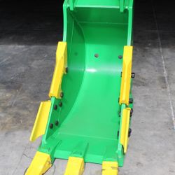 Caterpillar CAT 320 Heavy Duty Rock Bucket 24” inches or Similar Machine