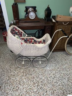Antique baby doll buggy/ carriage