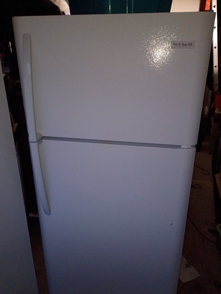 Frigidaire Refrigerator Top Freezer 