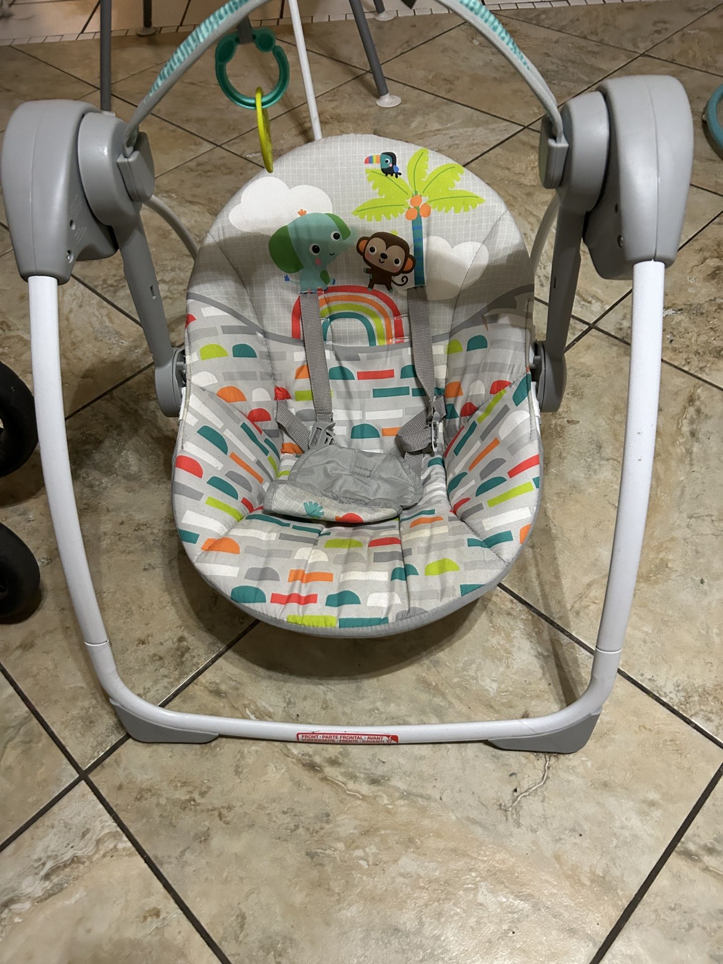 Baby Swing with rechargeable batteries and the charger