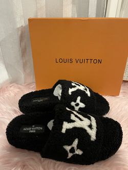 Loui Vuitton Fur Slides for Sale in Raleigh, NC - OfferUp