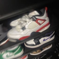 Size 5’5 M Jordan 4