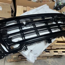19-22 GMC 1500 Glossy Black Whole Front Grille With LED Logo