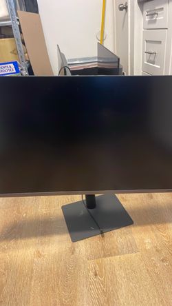 (3) Samsung 32” Monitor