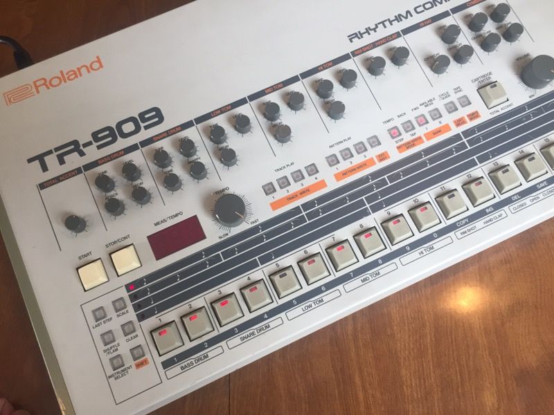 Roland TR 909 Drum Machine